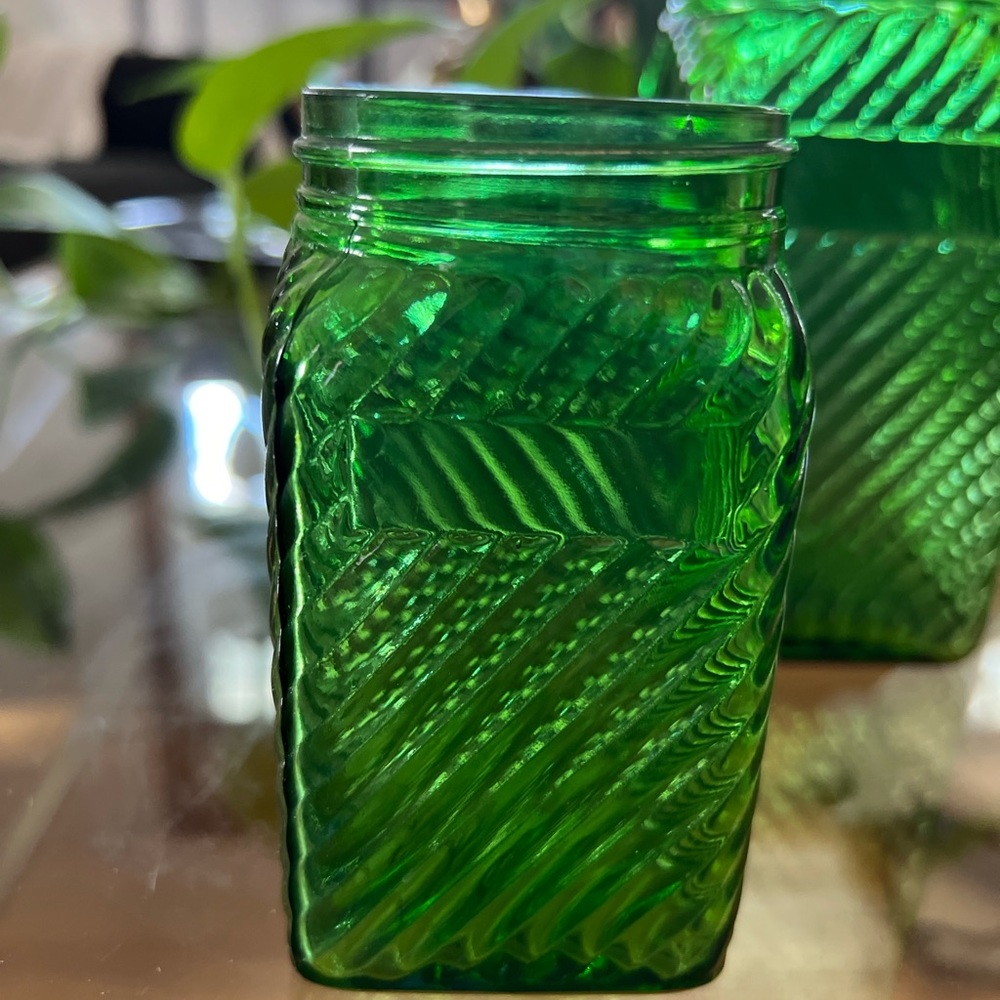Set of Three Owen’s-Illinois Green Depression Glass Canisters - Picture 8 of 8